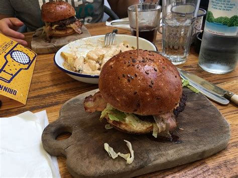 Submarine Burger Radnička, Radnichka Cesta 34 10000 Zagreb