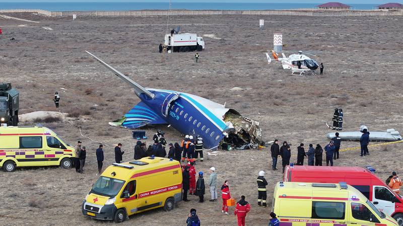 2024 12 25t093944z 537237801 rc25vbahtltv rtrmadp 3 kazakhstan crash 1 Širi se teorija o uzroku strašnog pada zrakoplova sa 67 putnika: 'Pogledajte ove rupe na trupu!'